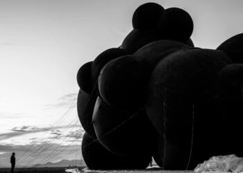 Українську інсталяцію, що символізує масштабні загрози, які насуваються на людство, на фестивалі Burning Man знищила буря