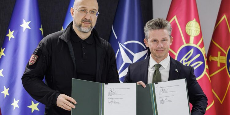 Україна та Швеція домовились про спільне виробництво оборонної продукції