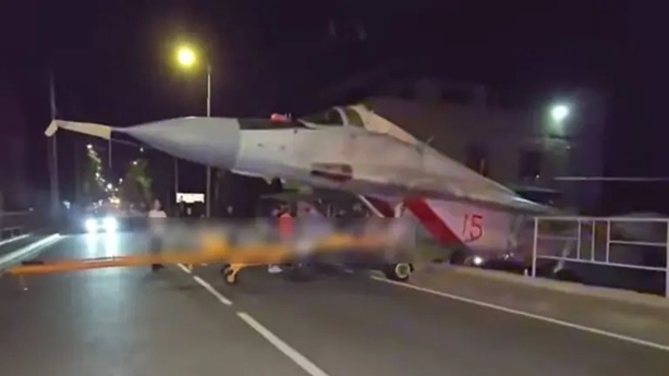 В Єревані російський винищувач врізався в стовп (ВІДЕО)