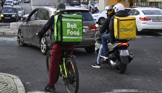 Уряд схвалив нові податки на доходи від Uber, Glovo та інших платформ