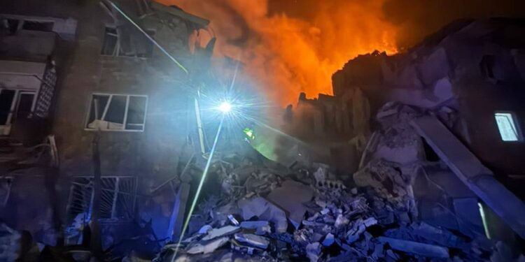 Нічна російська атака балістикою на Київ – відомо про трьох загиблих, серед яких дитина, та 12 постраждалих