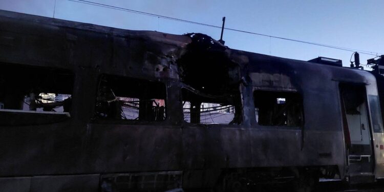 Вночі росіяни бомбили пасажирські поїзди Укрзалізниці