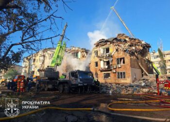 У Києві вже 10 загиблих, є відео ракетного удару в будинок