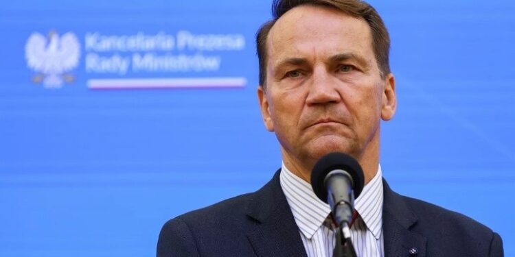 Голова МЗС Польщі Радослав Сікорський до ЄС: час передати Україні заморожені активи рф