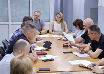Влада організувала евакуацію з Корабельного району Херсона через російські бомбардування мосту