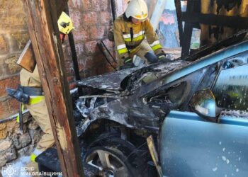 Зранку у Миколаєві згоріла автівка (ФОТО)