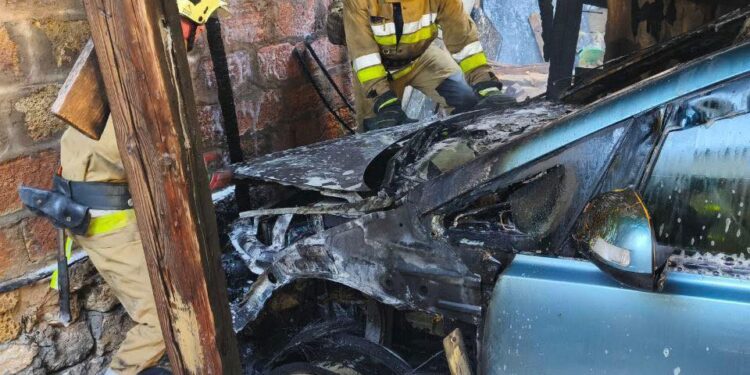 Зранку у Миколаєві згоріла автівка (ФОТО)