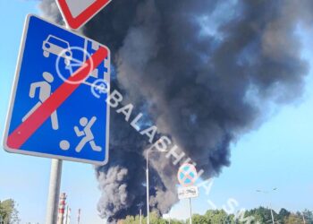 Дрібниця, а приємно: у Підмосков’ї потужно палає хімзавод (ВІДЕО)