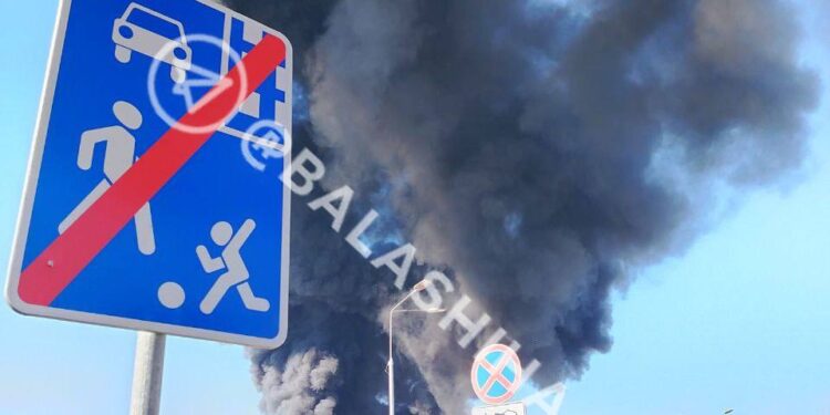 Дрібниця, а приємно: у Підмосков’ї потужно палає хімзавод (ВІДЕО)