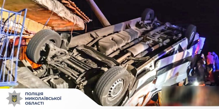 Подробиці про ДТП з рейсовим автобусом на Миколаївщині, внаслідок якої троє людей загинуло, 11 постраждали (ФОТО)