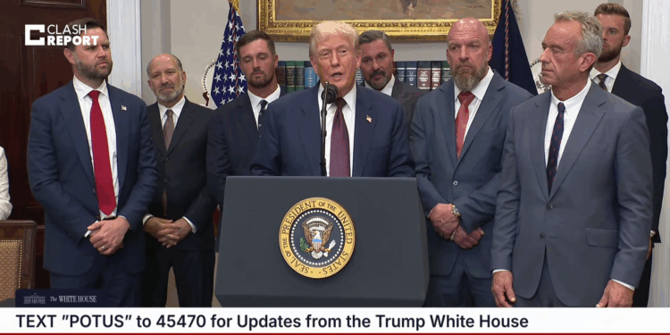 Трамп назвав обстріли України огидними, але припустив, що Путіна санкції не лякають