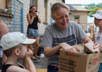 Вони пережили окупацію, але ворог їх не забув – як евакуюють херсонців з Острова (ФОТО)