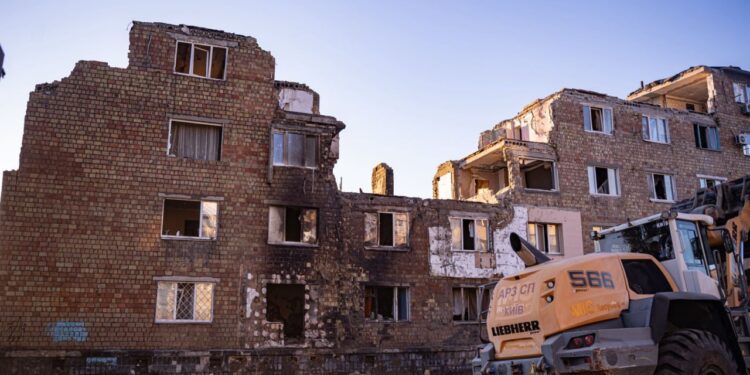 У Києві вже 23 загиблих, доля ще 8 людей невідома. «Росія повинна відповідати за цей удар, як і за всі інші удари по нашій державі» – Зеленський