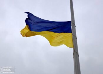 У Миколаєві теж урочисто підняли Державний прапор (ФОТО)