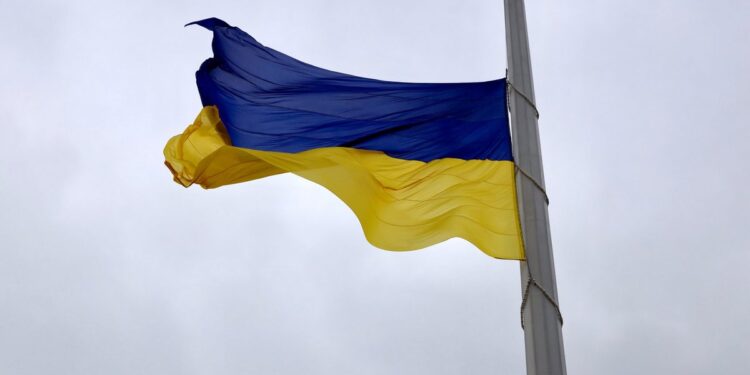 У Миколаєві теж урочисто підняли Державний прапор (ФОТО)