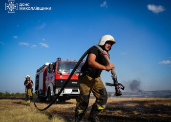 З 35 пожеж за добу на Миколаївщині дві спалахнули через російські обстріли (ФОТО)