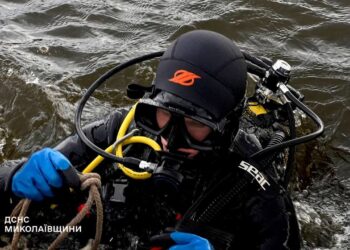 Миколаївські водолази дістали з води тіло хлопчика, який потонув на Намиві (ФОТО)