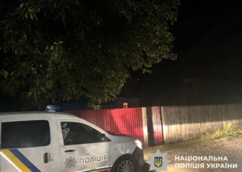 Трагедія на Київщині – 7-річний хлопчик випадково застрелив подружку