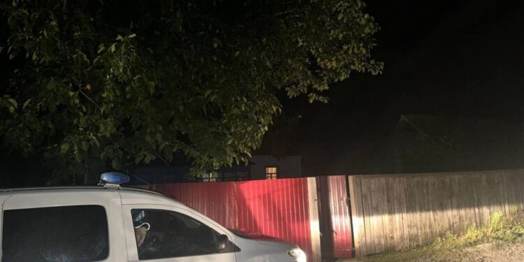 Трагедія на Київщині – 7-річний хлопчик випадково застрелив подружку