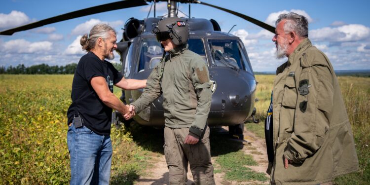 Чеські волонтери передали ГУР гелікоптер Black Hawk UH-60 (ФОТО)