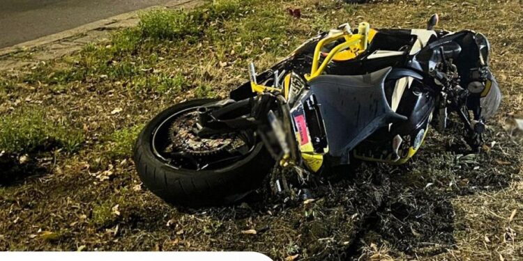 У Миколаєві водійка мотоцикла не втримала рівновагу і зіткнулася з авто (ФОТО)