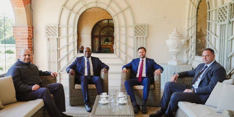 «Лінія фронту – не кордон» – Єрмак та Умєров зустрілись з Венсом та керівником МЗС Британії (ФОТО)