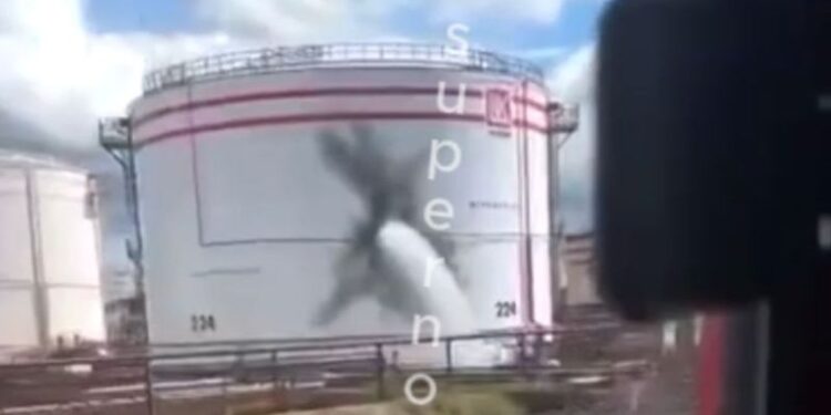 Дрони атакували НПЗ у Комі в РФ (ВІДЕО)