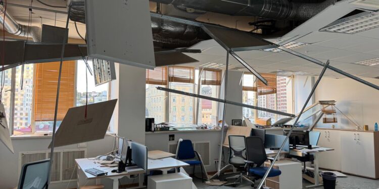 Місія ЄС в Україні постраждала внаслідок ракетної атаки (ФОТО)