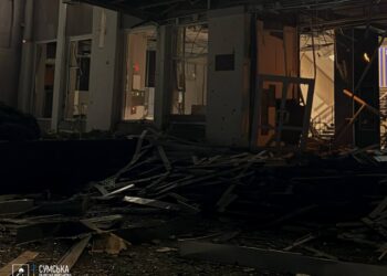 Ворог поцілив по навчальному закладу в Сумах (ФОТО)