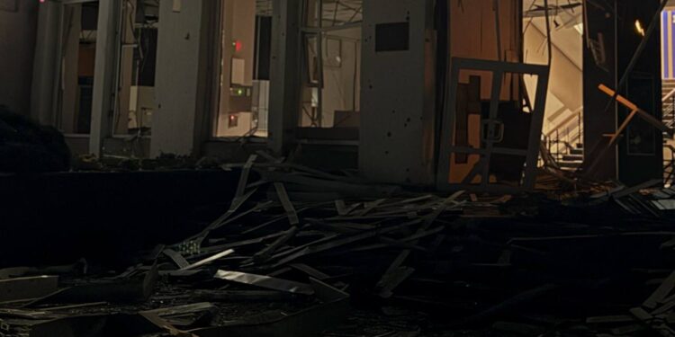 Ворог поцілив по навчальному закладу в Сумах (ФОТО)