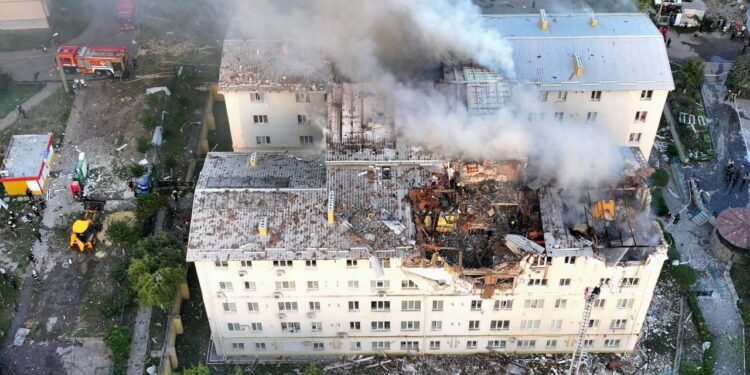 “Показовий удар” – Зеленський відреагував на російський обстріл України в день переговорів (ФОТО, ВІДЕО)