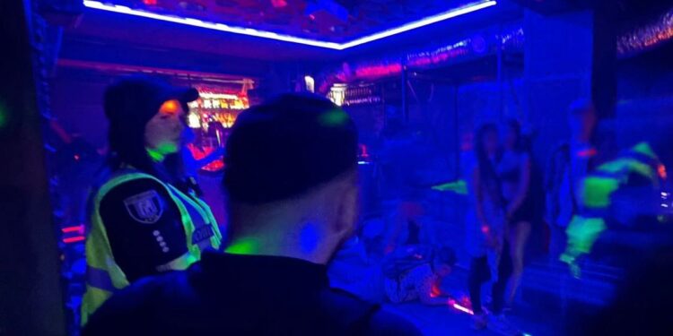 Українців обурила гучна вечірка у столичному гей-клубі у день жалоби – туди навідалася поліція (ФОТО, ВІДЕО)