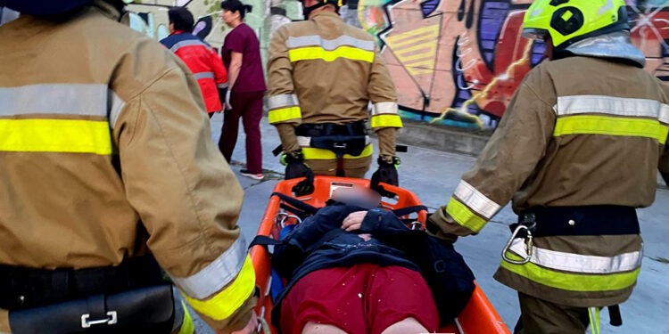 У Миколаєві 14-річна дівчина впала в 10-метровий колодязь з водою – діставали рятувальники (ФОТО, ВІДЕО)