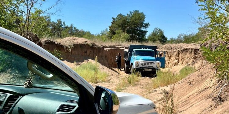 У Балабанівському урочищі поблизу Миколаєва затримали чергових піщаних браконьєрів (ФОТО)