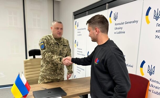 У Польщі добровольці підписали контракти із ЗСУ