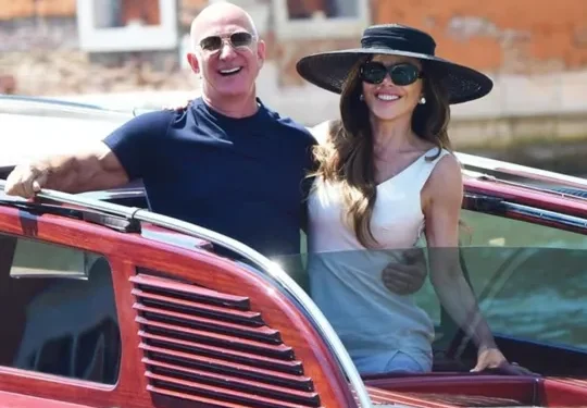 Безос все ще гуляє весілля і завалює дружину подарунками на мільйони доларів (ФОТО)