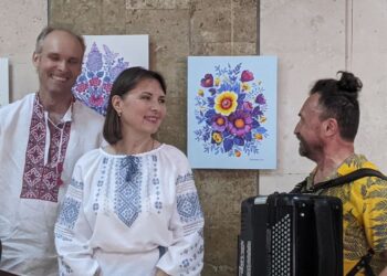 У Миколаєві відкрилась виставка петриківського розпису Оксани Криворучко (ФОТО, ВІДЕО)