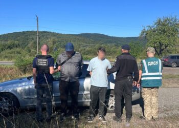 На Закарпатті затримали священика, який намагався під рясою вивезти ухилянта (ФОТО, ВІДЕО)