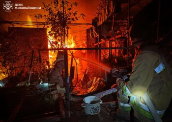 Рятувальники показали наслідки ракетного удару по Миколаєву (ФОТО)