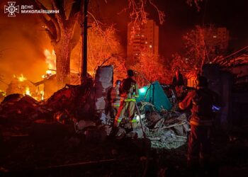 Рятувальники показали наслідки ракетного удару по Миколаєву (ФОТО)