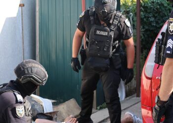 У Миколаєві зловмисники вимагали у чоловіка 7 тис. доларів неіснуючого боргу (ФОТО, ВІДЕО)