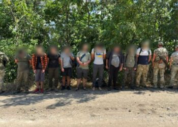 На кордоні затримали 9 чоловіків, які йшли три доби, щоб незаконно потрапити до Молдови
