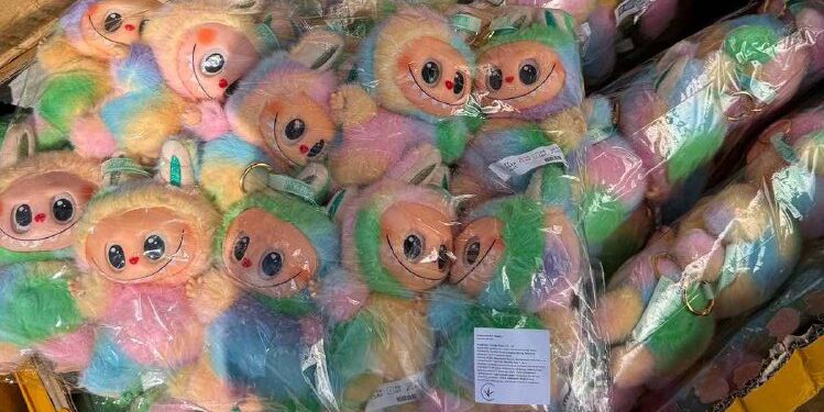 Митники не пустили в Україну партію іграшок “Labubu” через порушення прав інтелектуальної власності