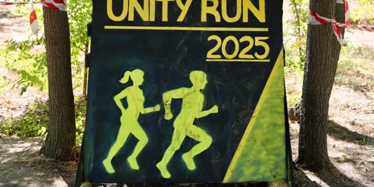 UNITY RUN-2025: у Миколаєві пройшов забіг з перешкодами, присвячений Дню молоді в Україні (ФОТО)