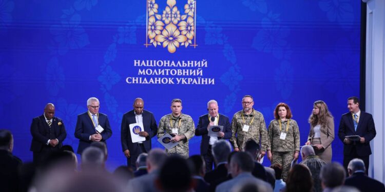 У Києві відбувся Молитовний сніданок – Келлог навмисно на нього залишився (ФОТО)