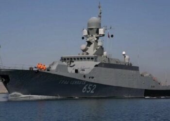 Бійці ГУР підбили в Азовському морі малий ракетний корабль-носій “калібрів” (ВІДЕО)