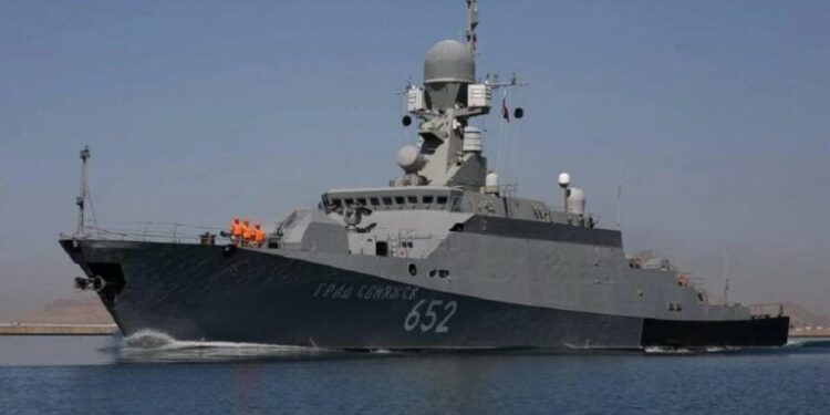 Бійці ГУР підбили в Азовському морі малий ракетний корабль-носій “калібрів” (ВІДЕО)