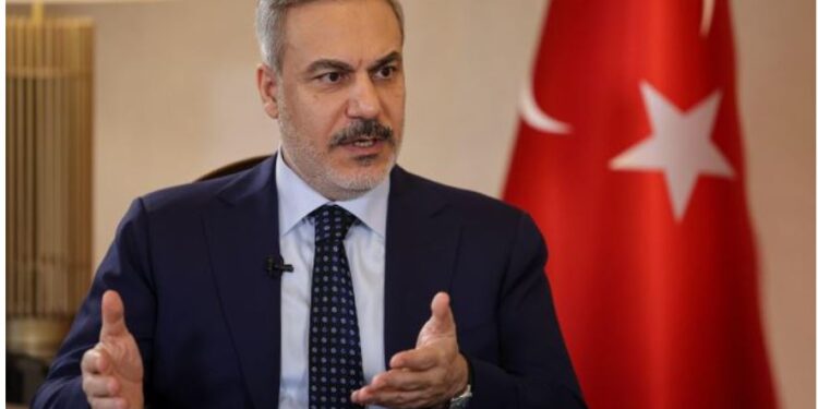 Очільник МЗС Туреччини заявив, що РФ вже не претендує на весь Донбас