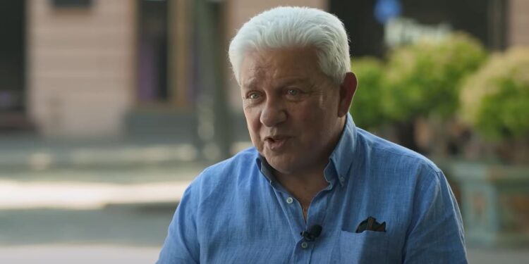 Одеський “джентльмен” Олег Філімонов купив дружині бетонне укриття, щоб не боялася обстрілів (ВІДЕО)