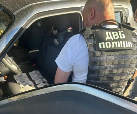 35 тисяч гривень за посвідчення водія: У Миколаєві поліція затримала на хабарі викладачку автошколи